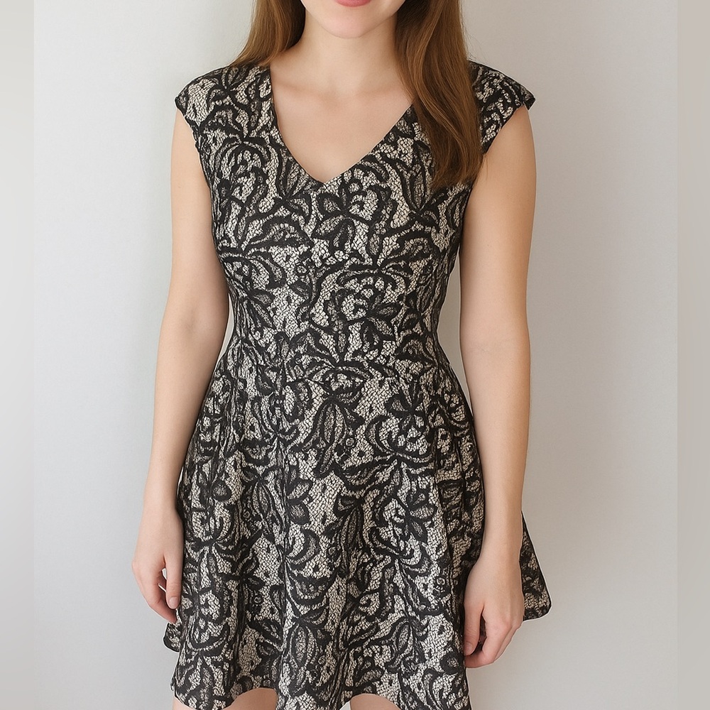 Romeo & Juliet Couture Black & White Lace Fit & Flare Cocktail Dress Size small